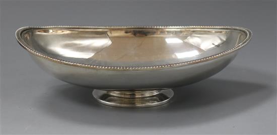 A continental 800 white metal oval pedestal dish,